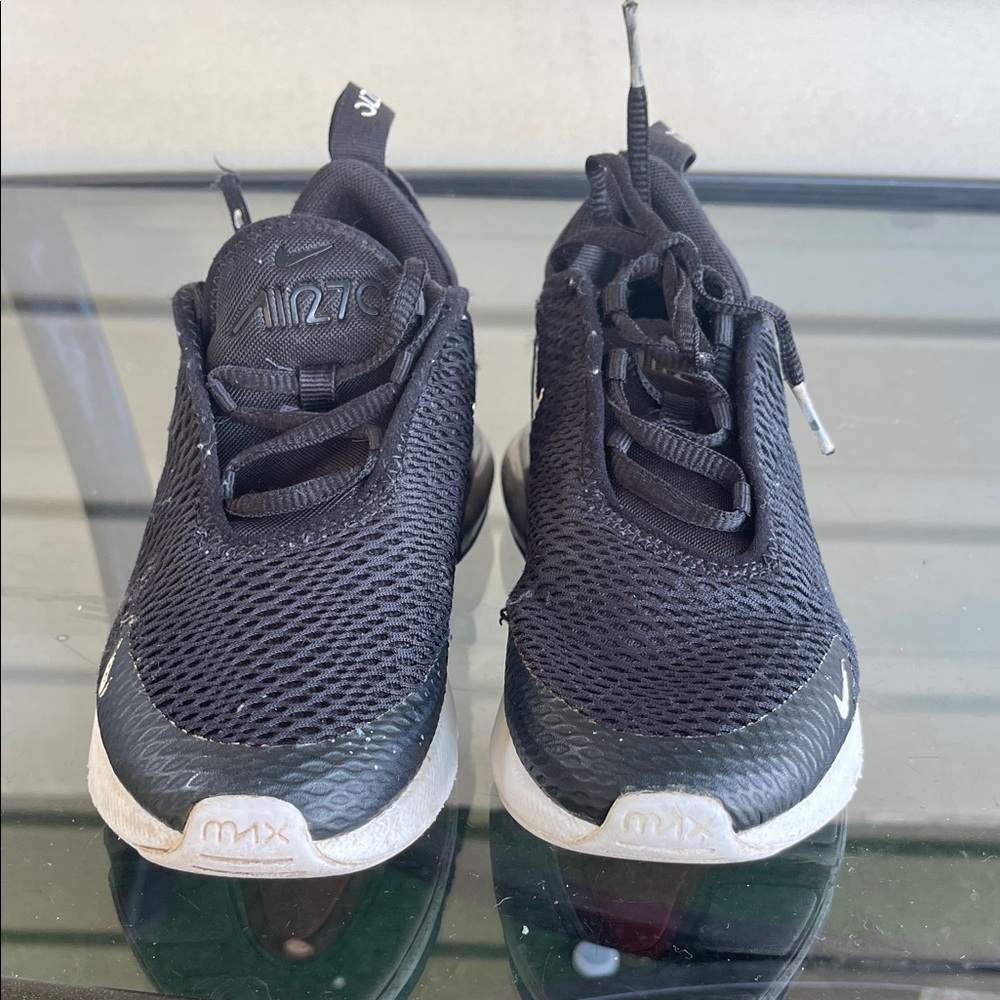 Nike size 1y Kids Black Sneakers